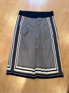 Ann Taylor Navy and White Midi Cocktail Pant with Geometric Border